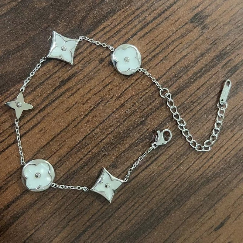 Wholesale Four Leaf Clover White Five Flower Stainless Steel Bracelet ACC-BT-Quanx001