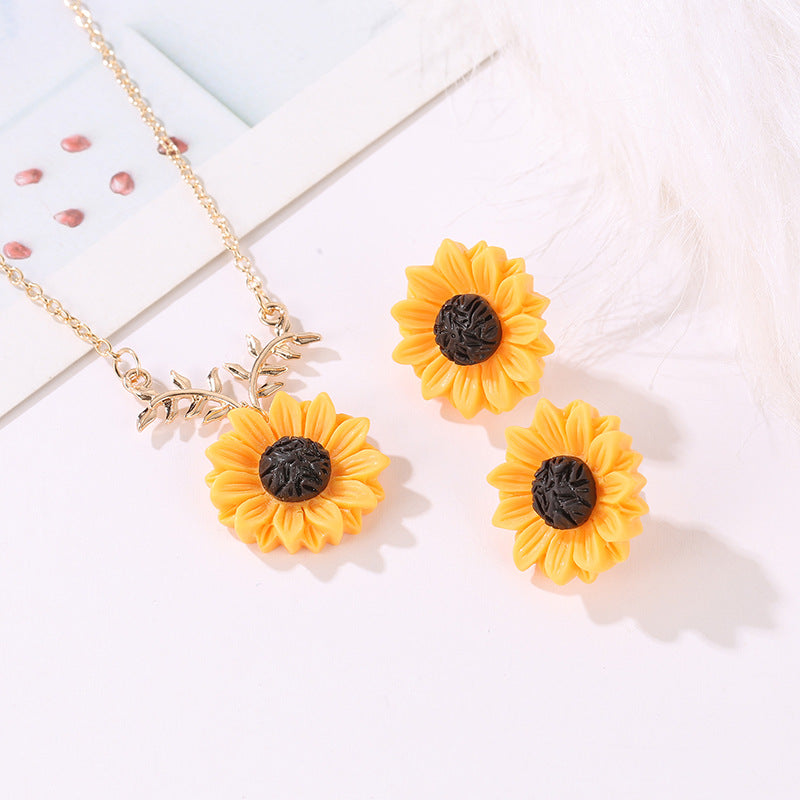 Wholesale Stylish Pearl Sunflower Pendant Necklace For Women Modern Layering Jewelry Accessory Gift Idea