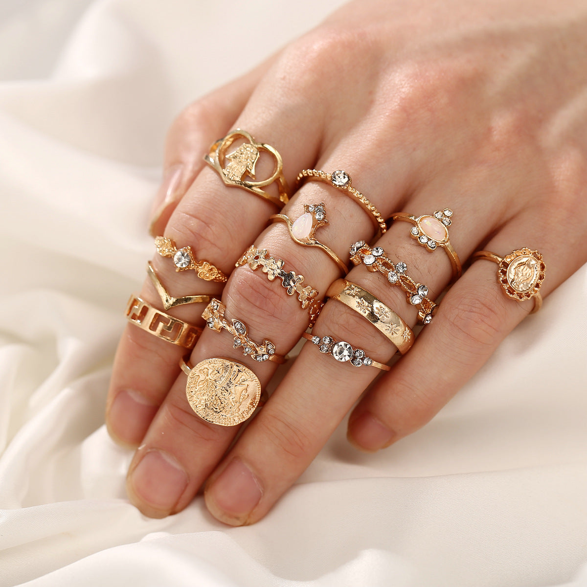 Wholesale Vintage diamond-encrusted cross and flower ring set ( 15 pieces)