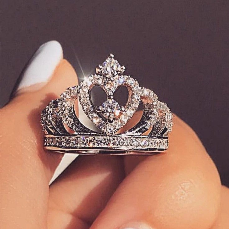 Wholesale Stylish Women' s Crown Zirconia Ring Silver Tone Alloy Jewelry Fashion Accessory