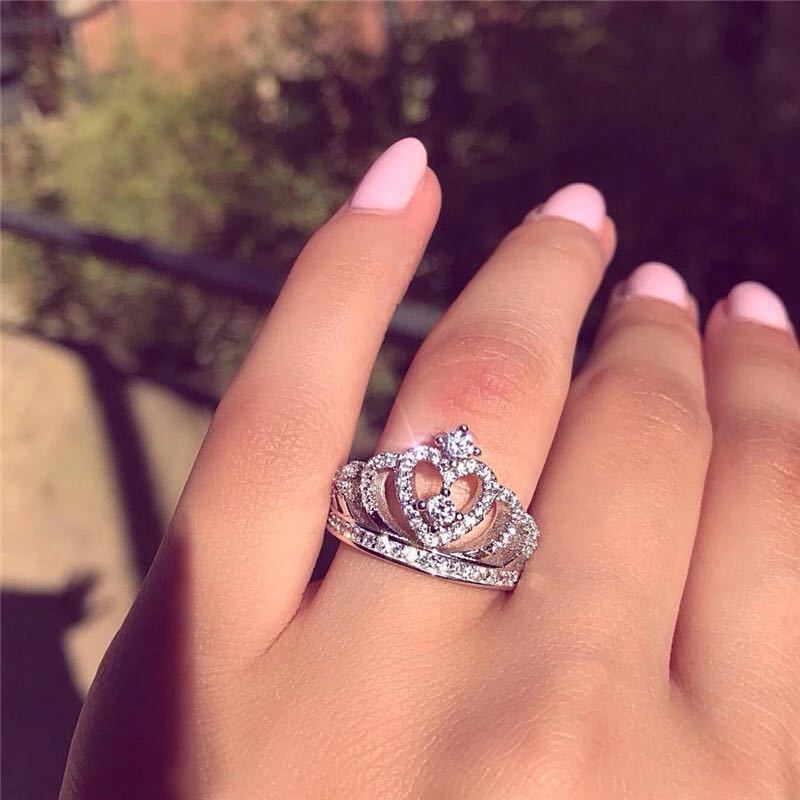 Wholesale Stylish Women' s Crown Zirconia Ring Silver Tone Alloy Jewelry Fashion Accessory