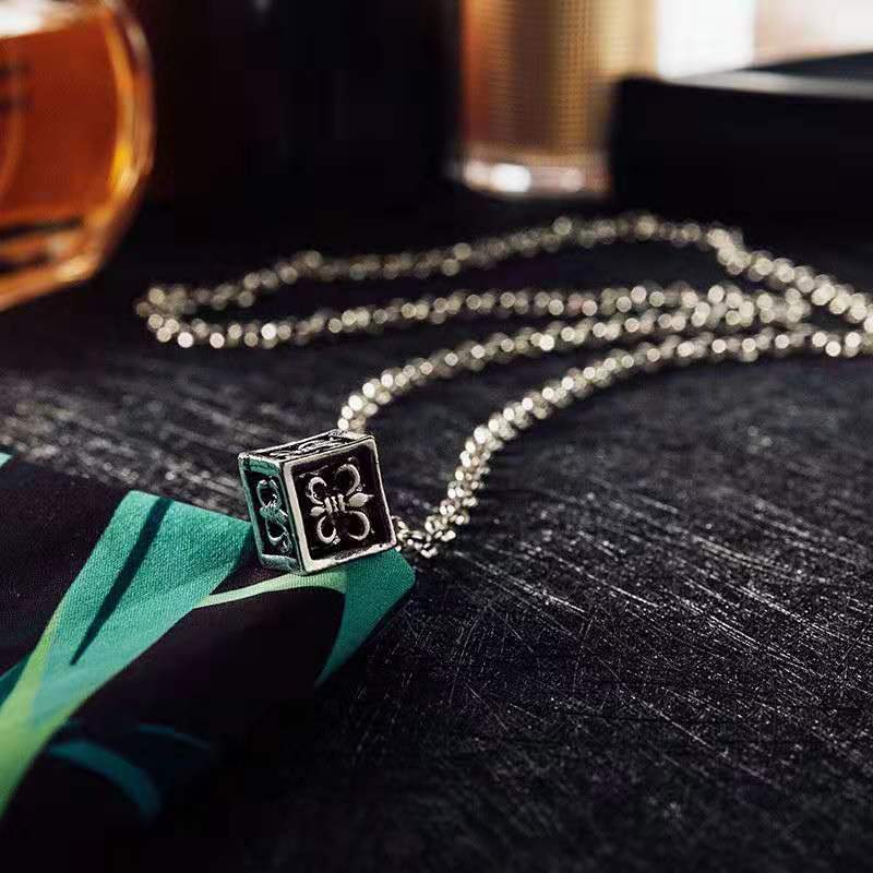 Wholesale Creative Alloy Necklace Maple Leaf Tag Men Hip Hop Pendant Men Necklaces ACC-NE-Pufei005