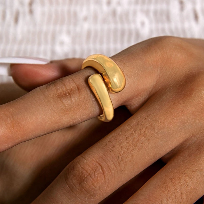 Wholesale Personalized Metal Smooth Curved Ring ACC-RS-YongGe014