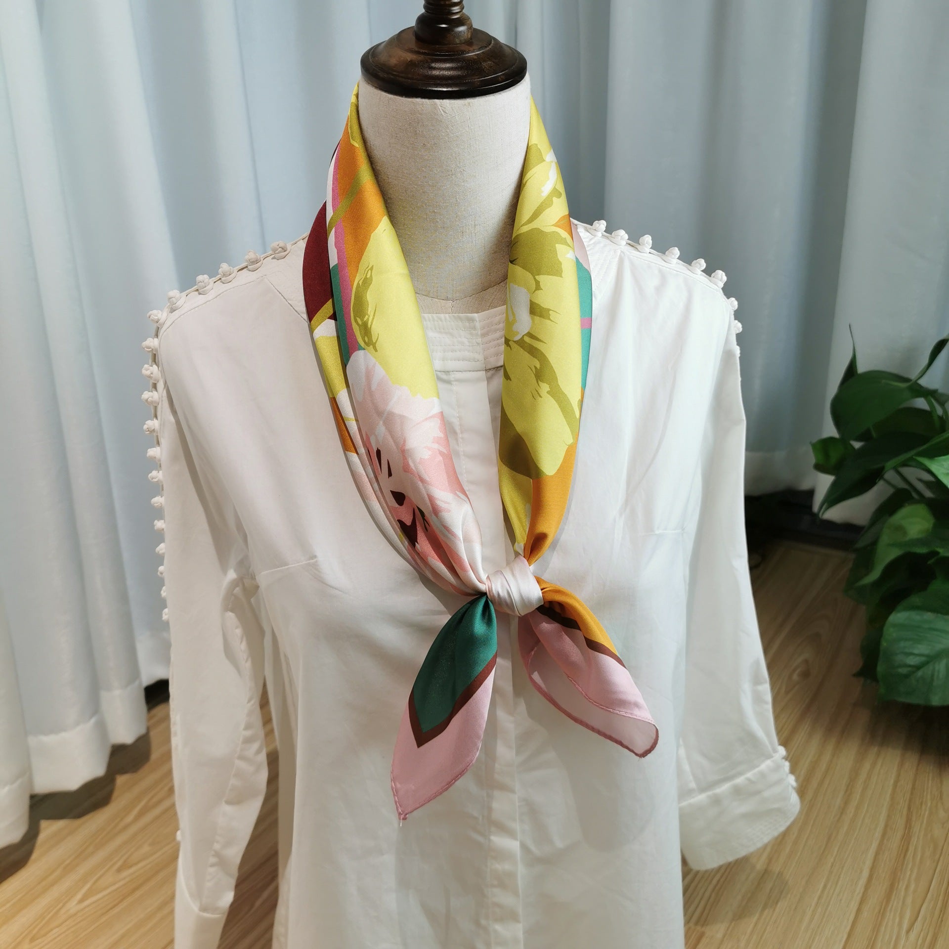 Wholesale Printed Four-Season  Silk f 53* 53cm Large Square Scarf