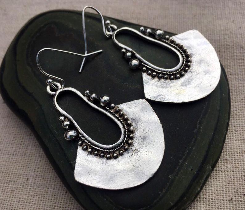 Wholesale Alloy Hollow Fan Pendant Earrings Retro Geometric Fashion Jewelry Accessory For Wedding Boutique Resale