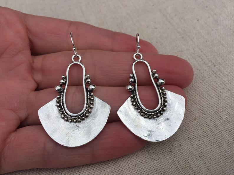 Wholesale Alloy Hollow Fan Pendant Earrings Retro Geometric Fashion Jewelry Accessory For Wedding Boutique Resale