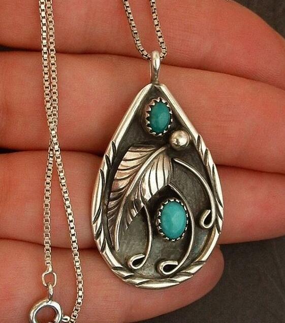 Wholesale Retro Feather Pendant Necklace with Turquoise Inlay Chic Jewelry Accessory for Gift