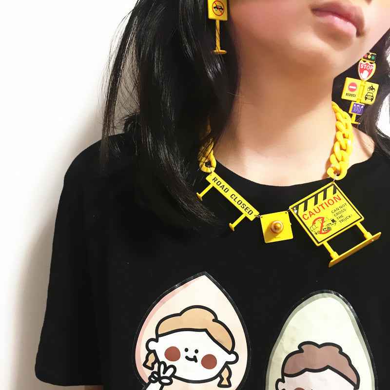 Großhandel Stop -Verkehrs -Baustraße Schild Lustige Ohrclip -Persönlichkeit Halskette Set