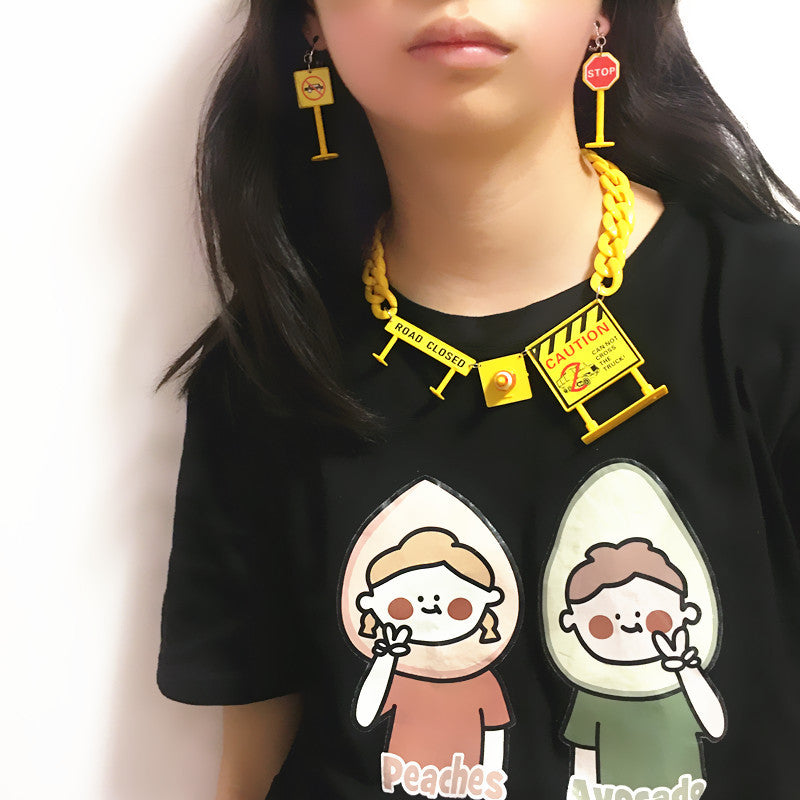 Großhandel Stop -Verkehrs -Baustraße Schild Lustige Ohrclip -Persönlichkeit Halskette Set