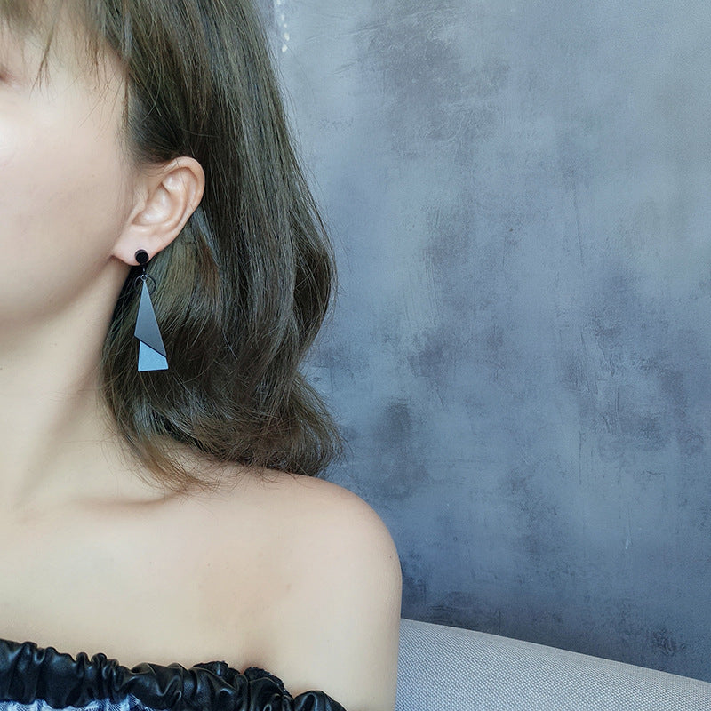 Wholesale Asymmetric Black S925 Silver Needle Earrings