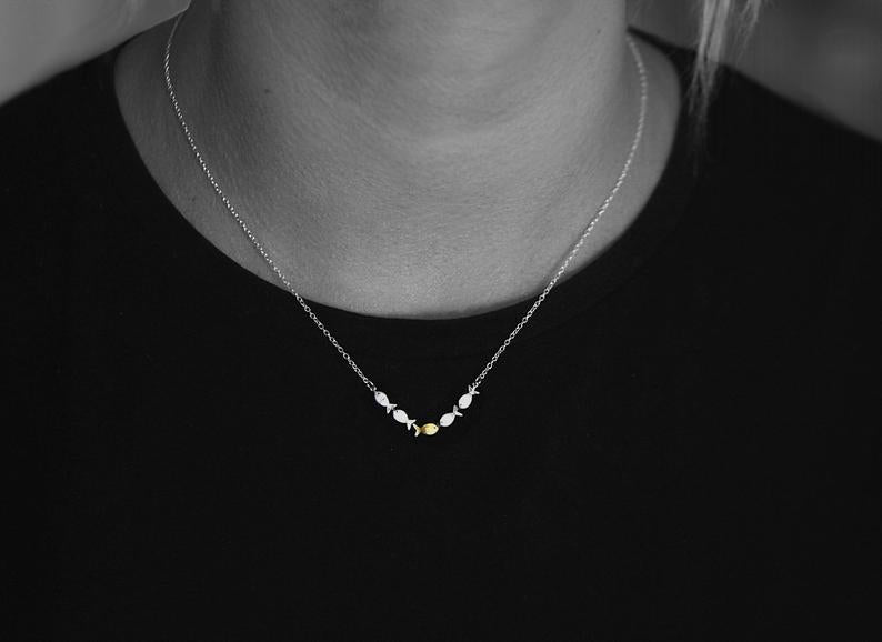 Wholesale Vintage Fish Pendant Clavicle Chain Necklace for Women Chic Everyday Jewelry Accessory