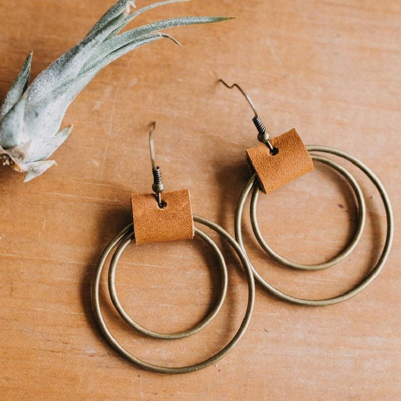 Wholesale Bronze Circle Leather Earrings Retro Design Women' s Vintage Style Jewelry Accessory