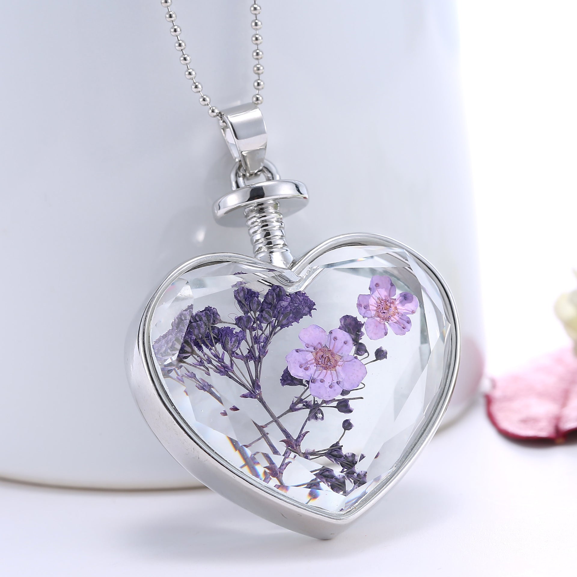 Wholesale  heart-shaped pendant flowers love crystal necklace