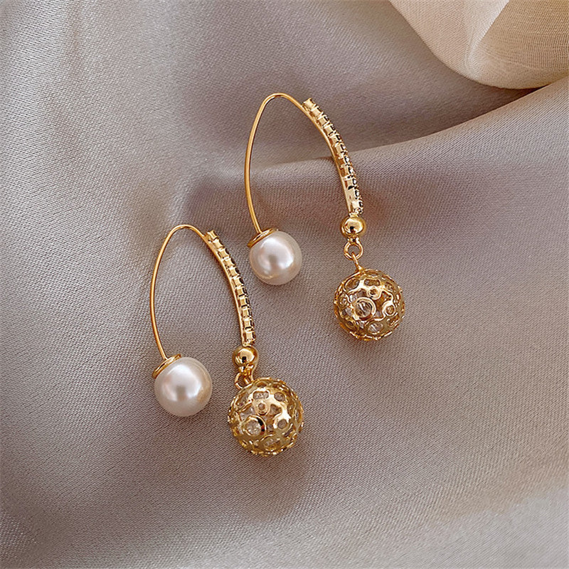 Wholesale Moon tassel rhinestone earrings  irregular pearl earrings