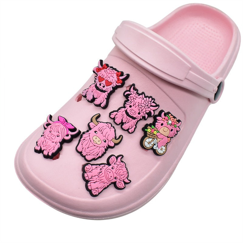 Wholesale Random 100pcs Pink Highland Cow PVC Soft Rubber Shoe Buckle Decoration  ACC-SC-RYY081
