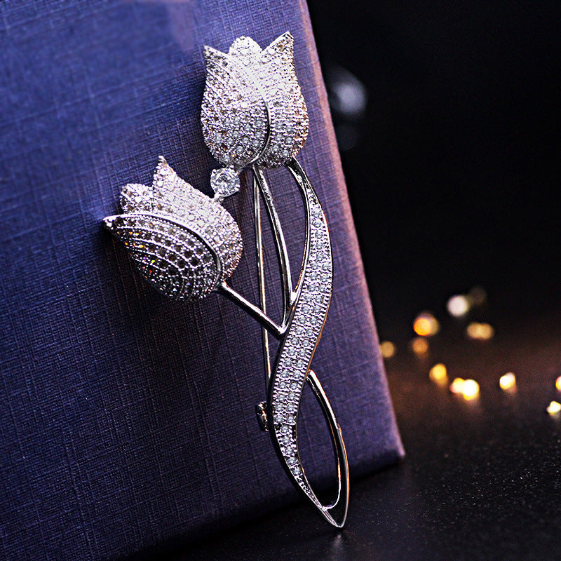 Wholesale Personalized Diamond-encrusted Rose Brooch