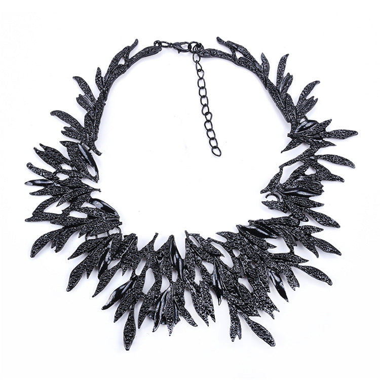 Wholesale alloy retro exaggerated short clavicle necklace