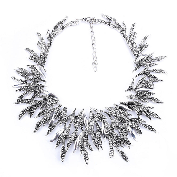 Wholesale alloy retro exaggerated short clavicle necklace