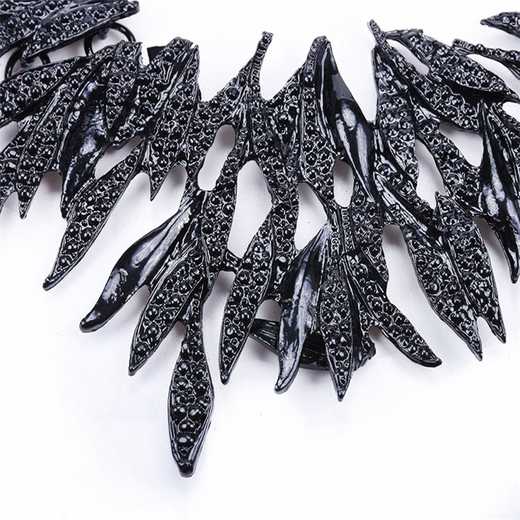 Wholesale alloy retro exaggerated short clavicle necklace