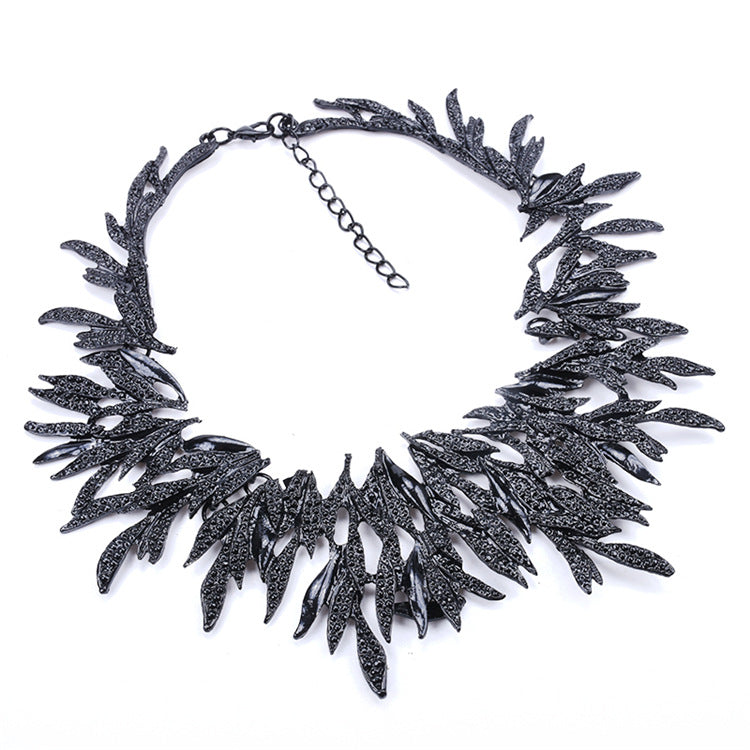 Wholesale alloy retro exaggerated short clavicle necklace