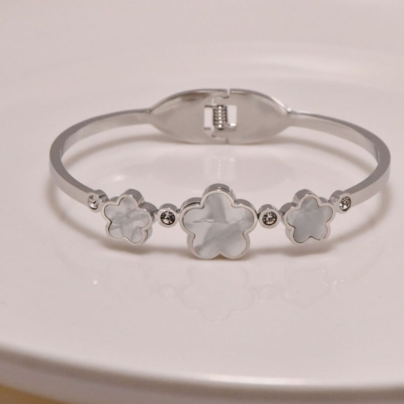 Wholesale Titanium Steel Diamond Five-leaf Flower Open Bracelet ACC-BT-Liyan007