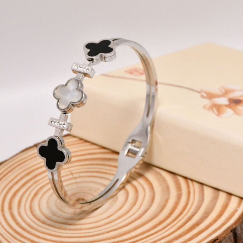 Wholesale Light Luxury Titanium Steel Four-leaf Clover Bracelet ACC-BT-Liyan004