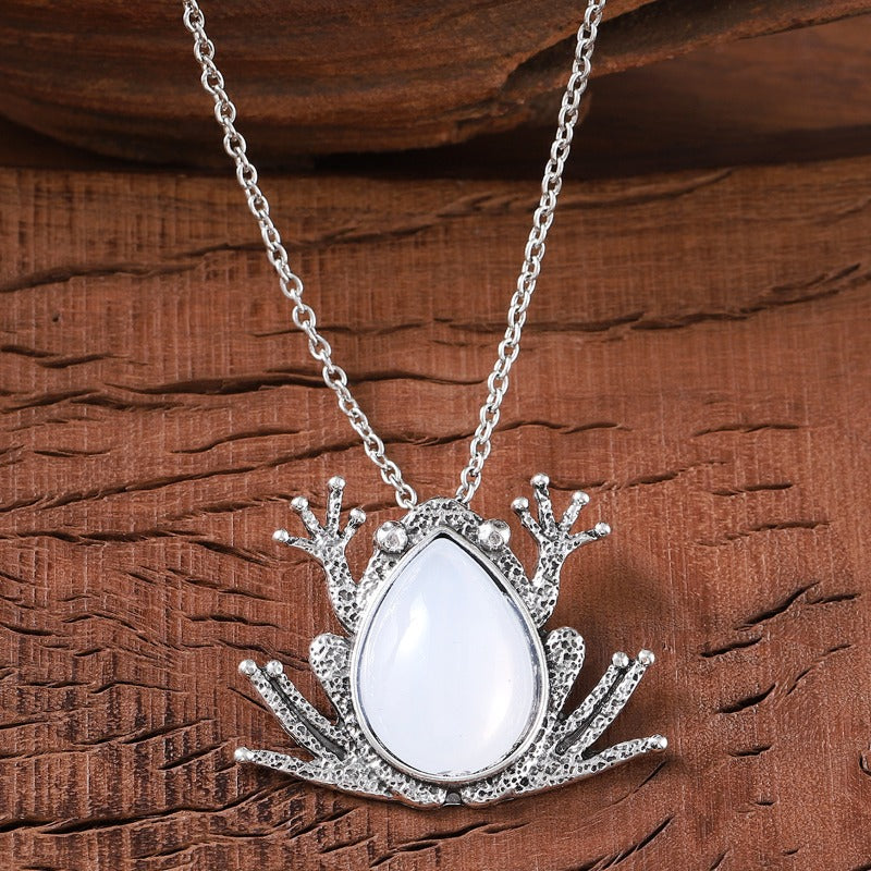 Wholesale Vintage Inlaid Gemstone Frog Pendant Necklace ACC-NE-zhiyu007