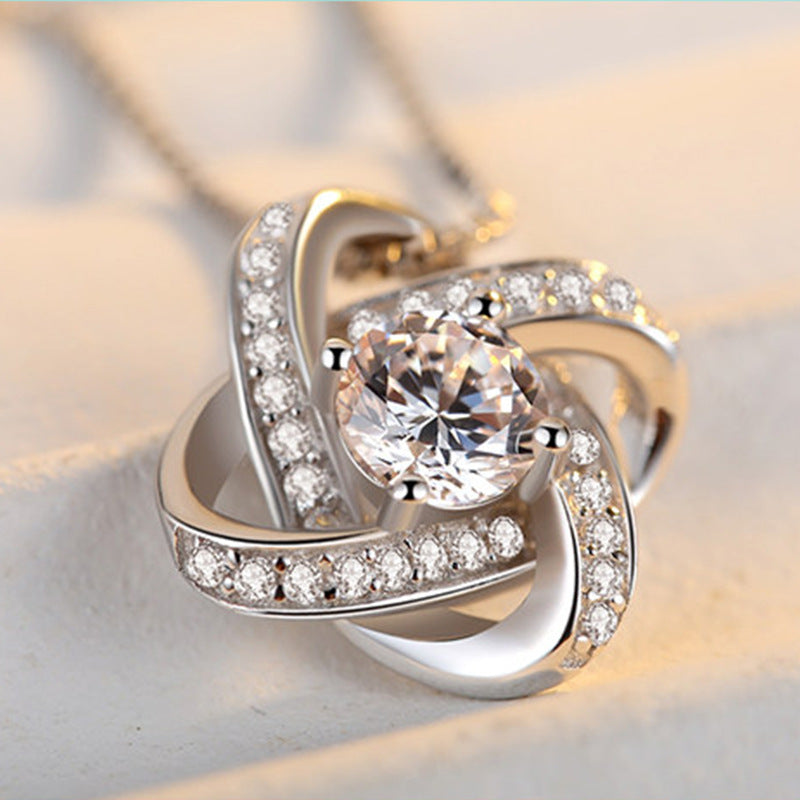 Wholesale Four-leaf Clover Necklace Rotating Full Jewelry