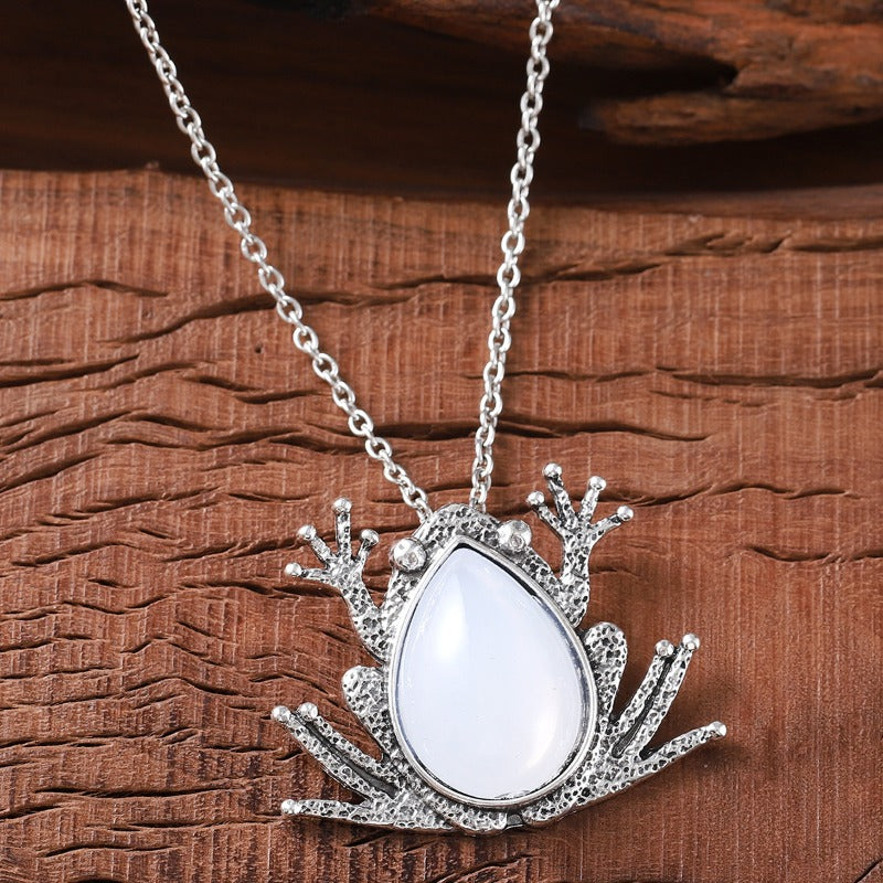 Wholesale Vintage Inlaid Gemstone Frog Pendant Necklace ACC-NE-zhiyu007