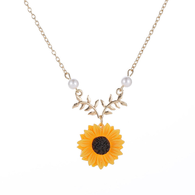 Wholesale Stylish Pearl Sunflower Pendant Necklace For Women Modern Layering Jewelry Accessory Gift Idea
