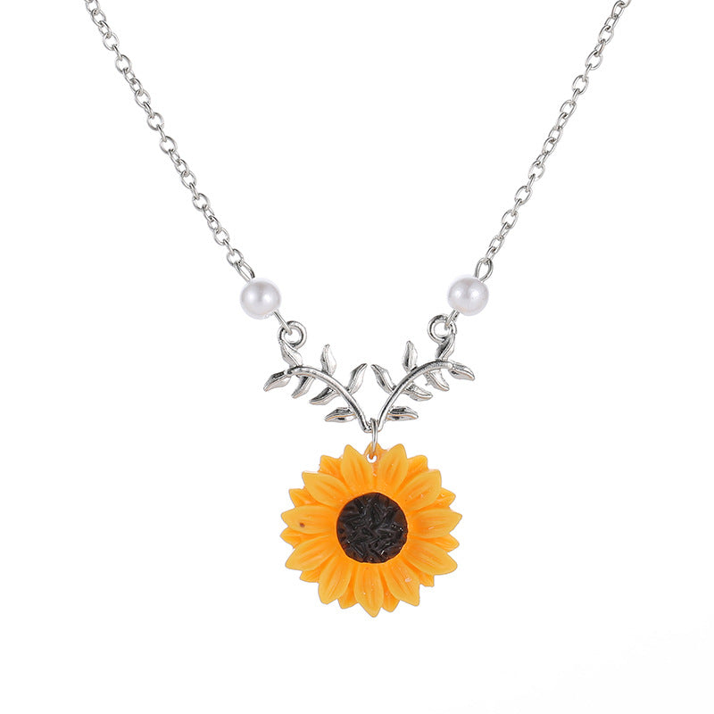 Wholesale Stylish Pearl Sunflower Pendant Necklace For Women Modern Layering Jewelry Accessory Gift Idea