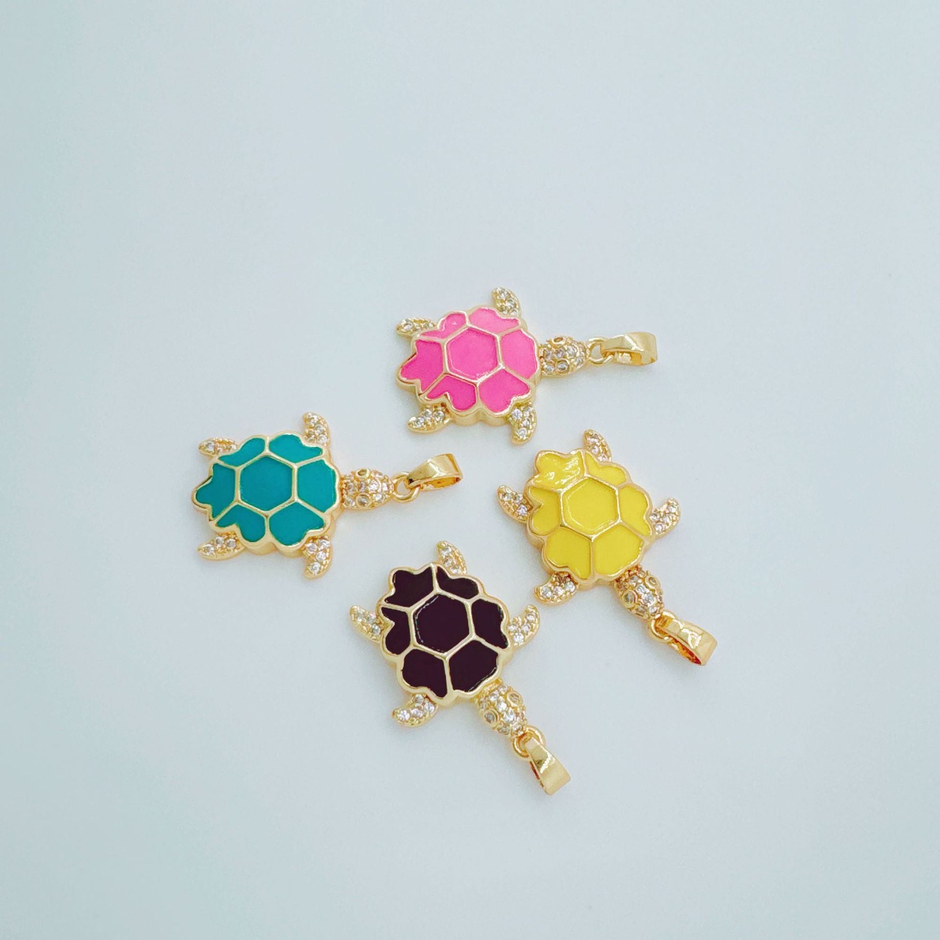 Wholesale 18k Gold-Plated Copper Sea Turtle Pendant Necklace,  Stylish Ocean Jewelry for Women