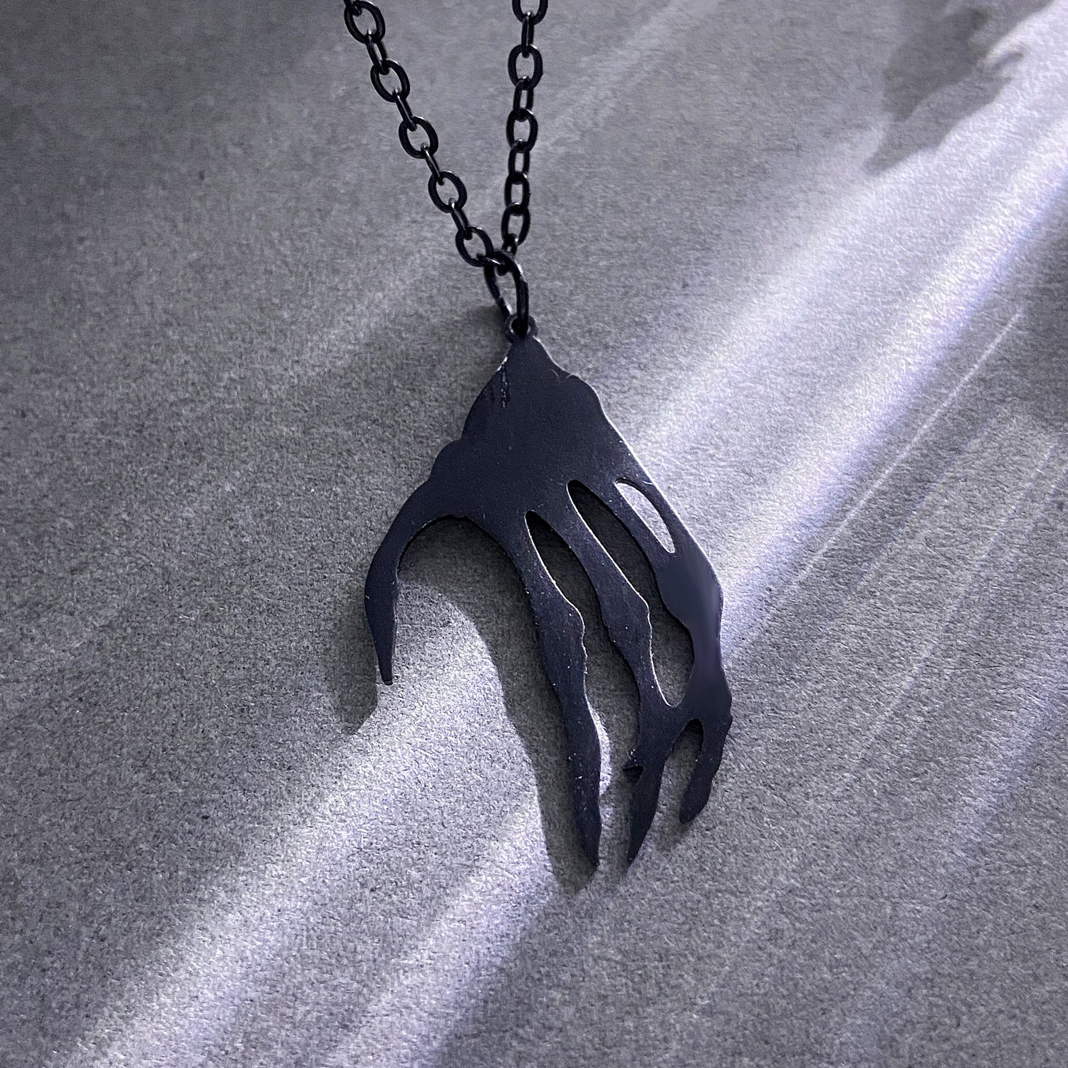 Wholesale Trendy Couple Skull Hand Heart Necklace Stainless Steel Fashion Accessory Gift for Best