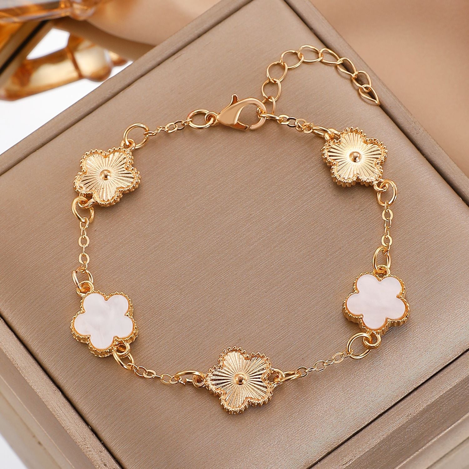 Wholesale Five-Leaf Flower Bracelet