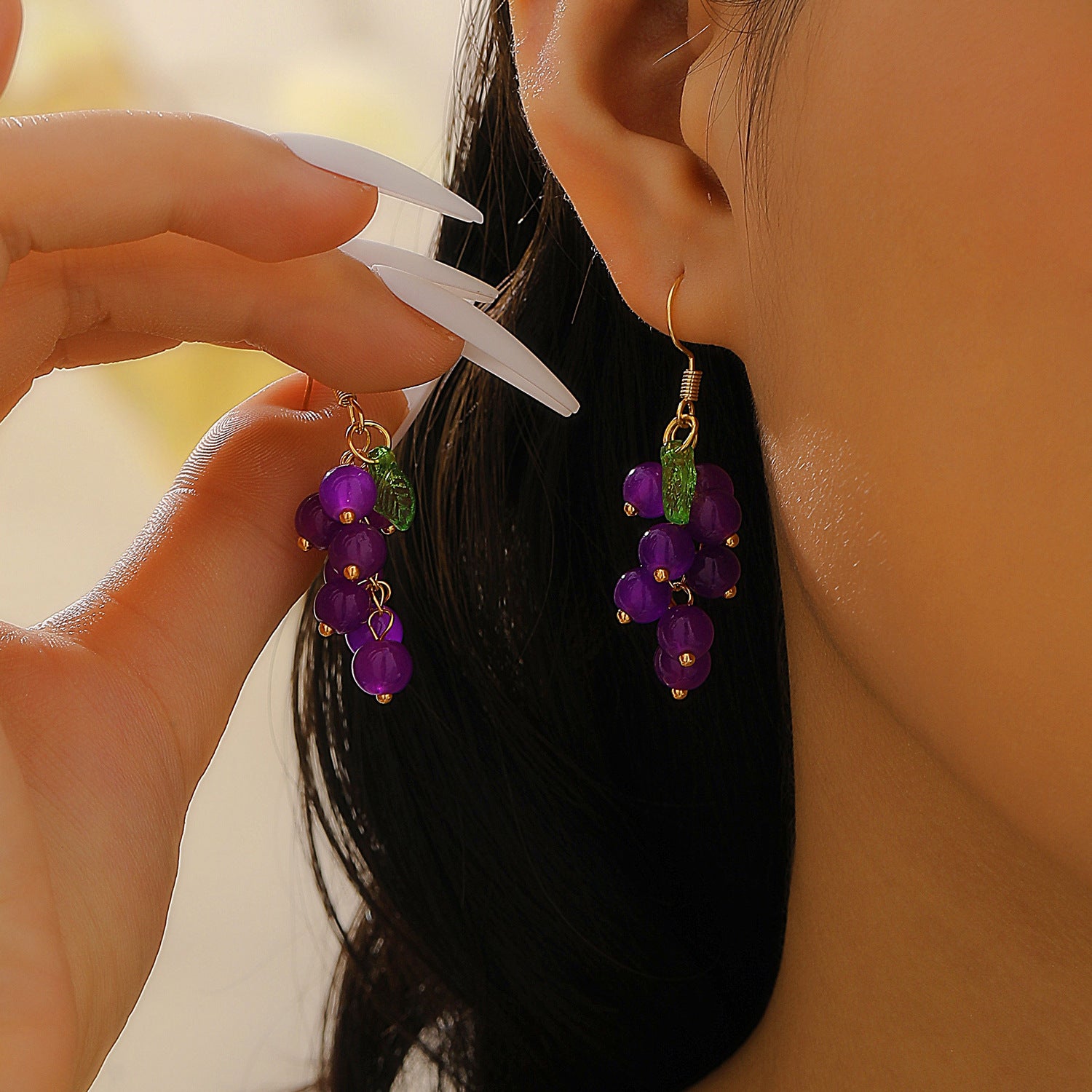 Wholesale Retro Grape Drop Earrings For Women Glass Gold Toned Fruit Earrings Sweet Casual Jewelry Accessory Party Wear Boutique Resale