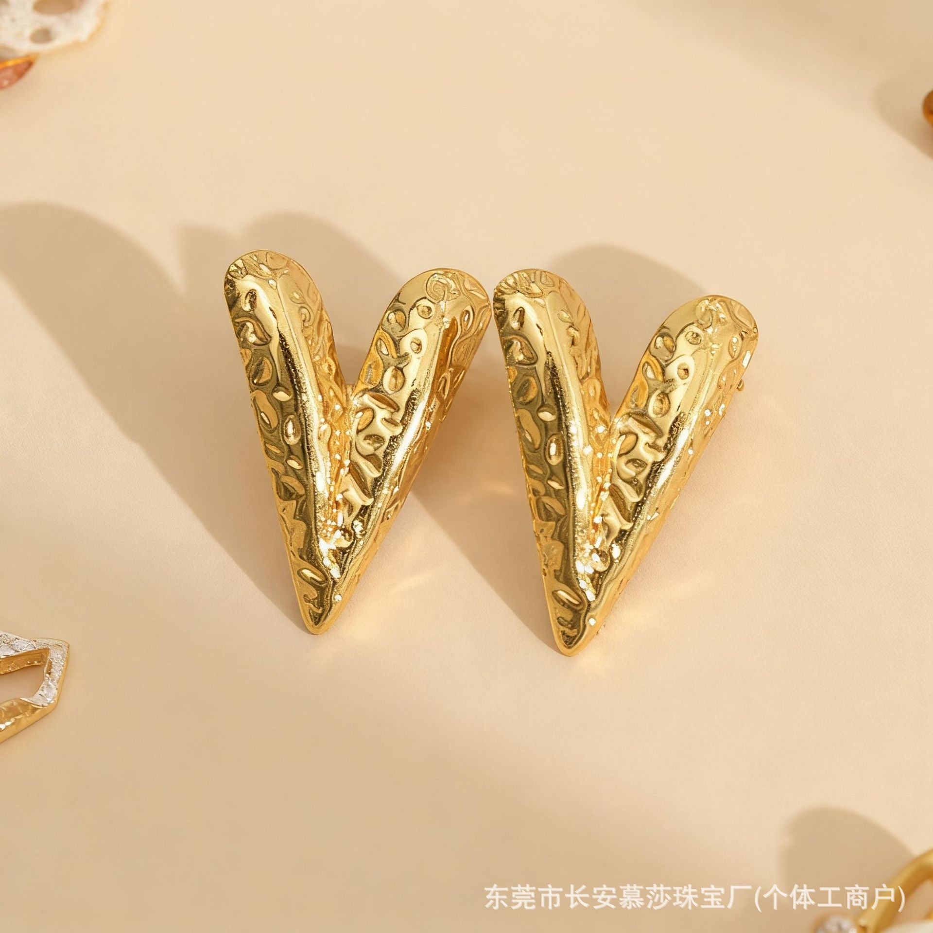Wholesale Modern Heart Shape Stainless Steel Earrings Trendy Golden Electroplated Earrings for Women Party Wear Jewelry Accessory