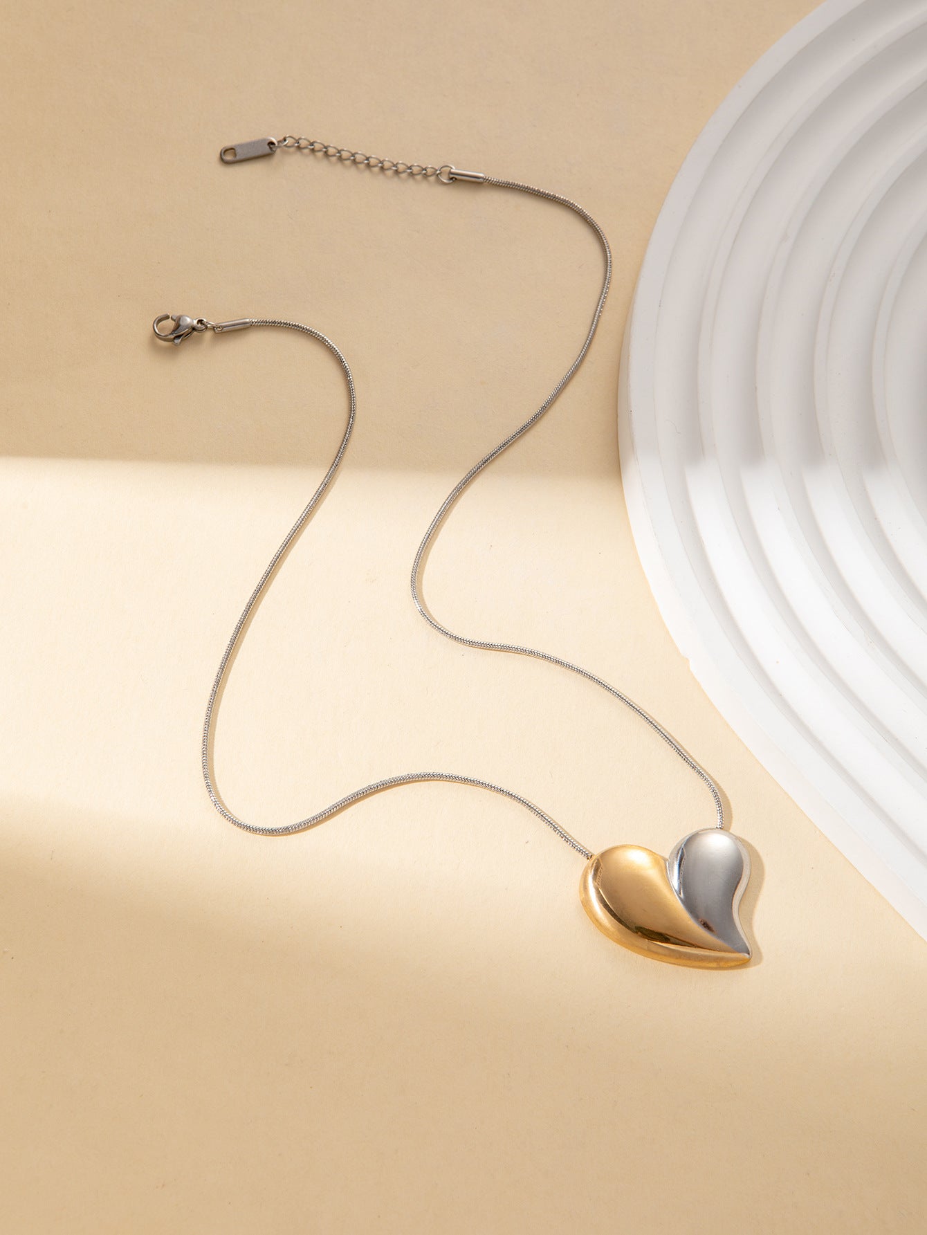 Wholesale titanium steel light luxury three-dimensional love necklace