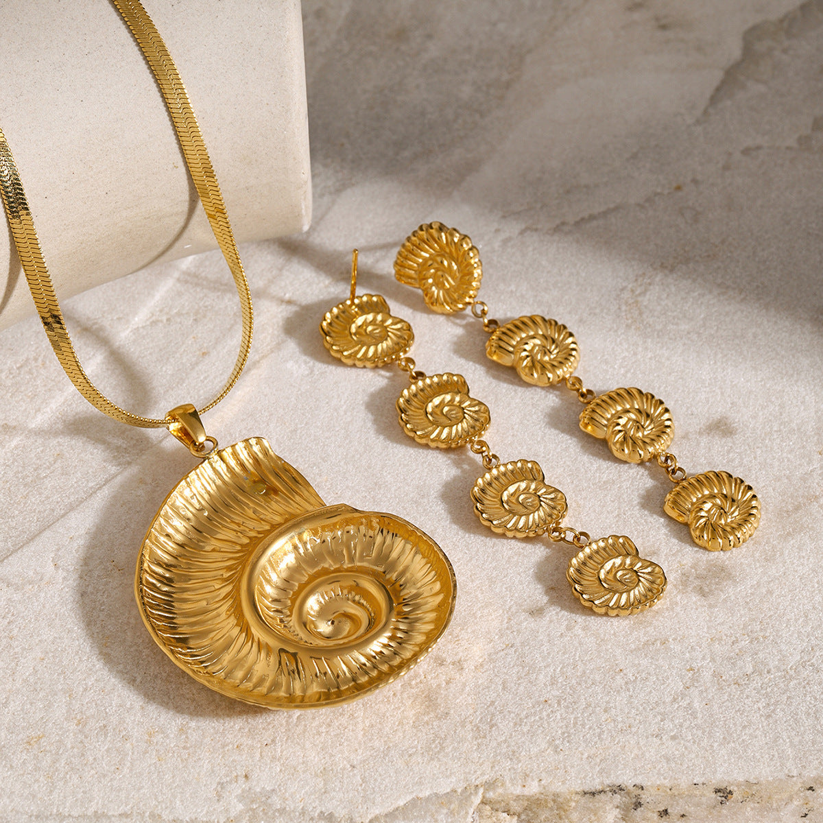 Wholesale 18K Gold Stainless Steel Snake Chain Hanging Conch Accessories Necklace