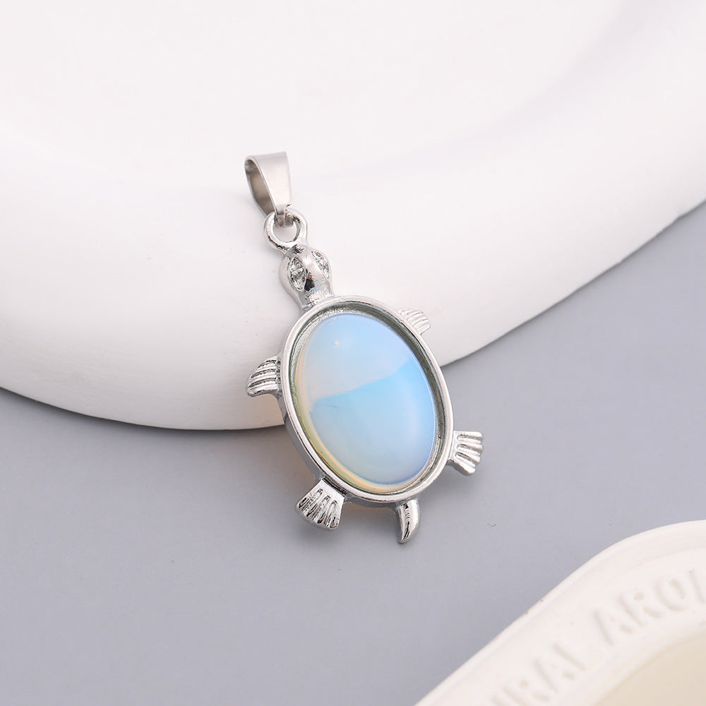 Wholesale Natural color crystal small turtle pendant