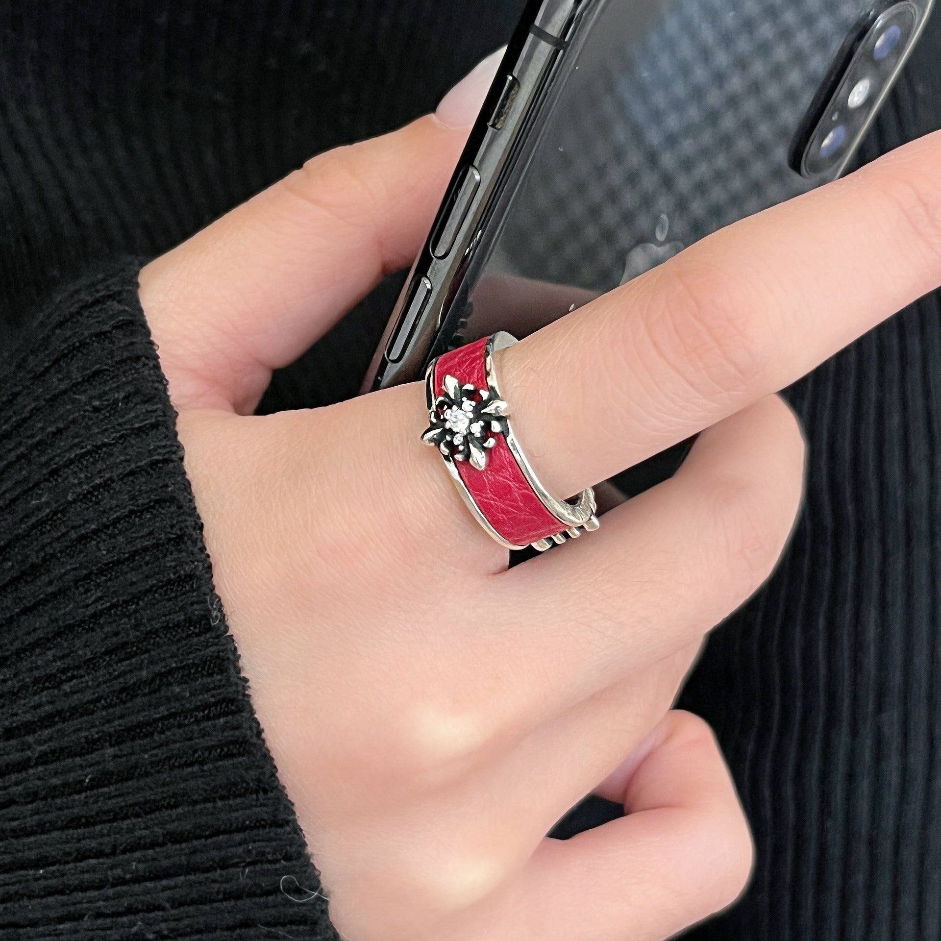 Wholesale Cross Flower Punk Style Ring,  Fashionable Vegan Leather Finish,  Everyday Jewelry Accessory for Unisex
