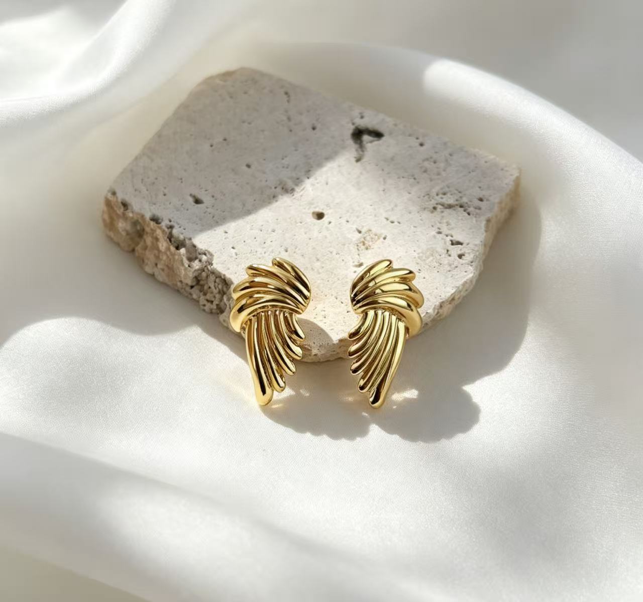 Wholesale Sunflower Shell Stud Earrings for Women,  Gold Retro Stainless Steel,  Stylish Party Jewelry,  Boutique Resale Gift