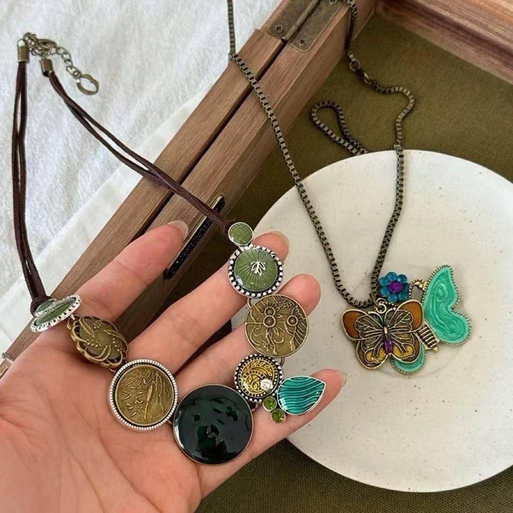 Wholesale Vintage Twin Butterfly Layered Necklace for Women,  Stylish Jewelry Accessory Gift