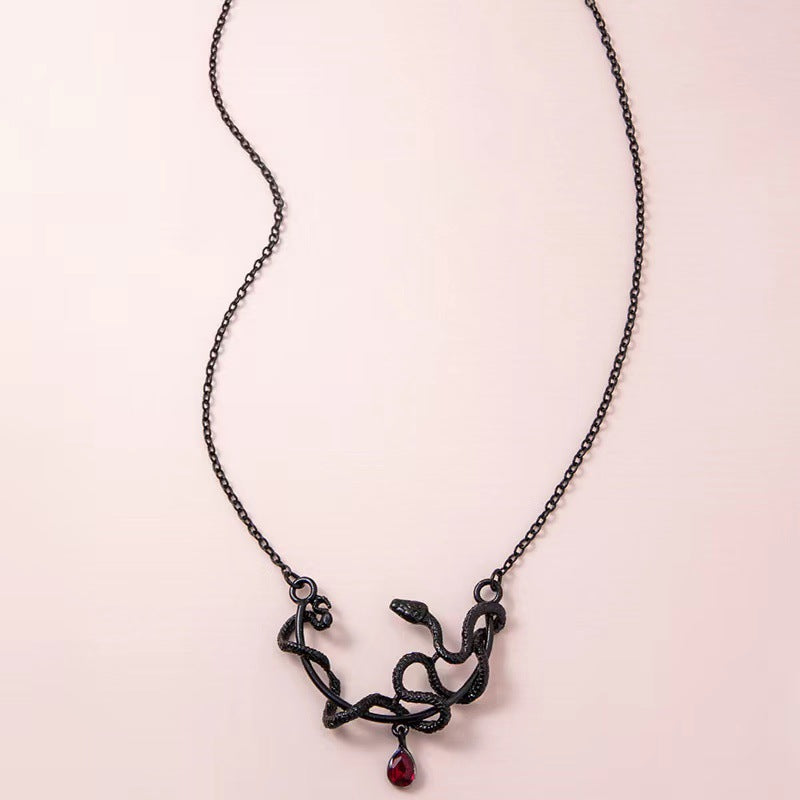 Wholesale retro snake element pendant necklace  fashion black snake animal zodiac necklace clavicle chain