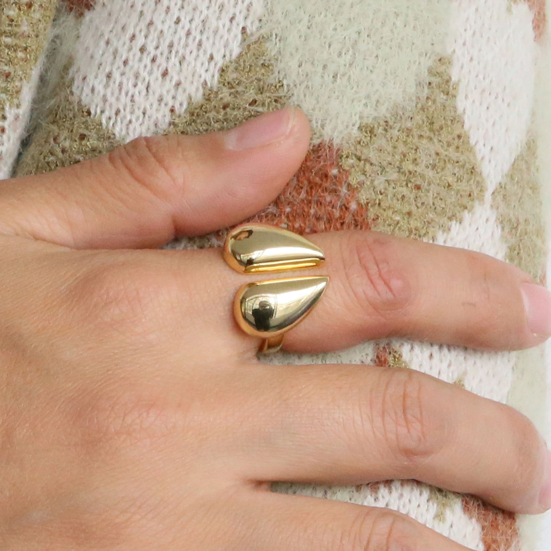 Wholesale  Brass Valentine's Day Glow Heart Shape Peach Heart Women's Ring