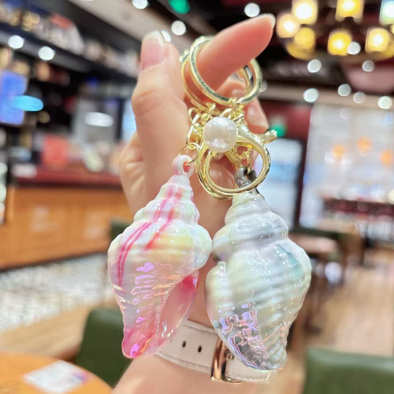 Wholesale Creative Colorful Acrylic Conch Keychain  Pendant Cute Car Keychain