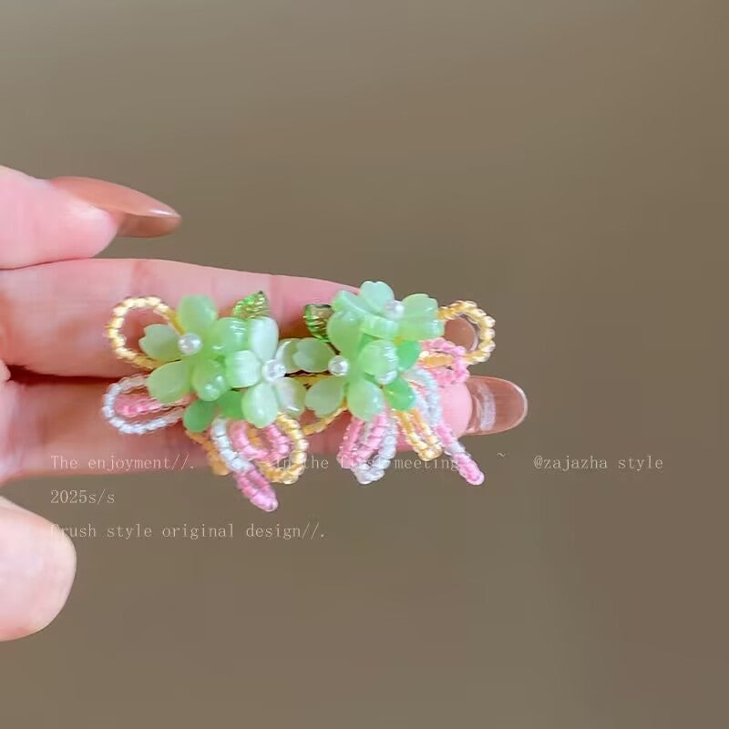 Wholesale Beaded Begonia Flower Clavicle Necklace