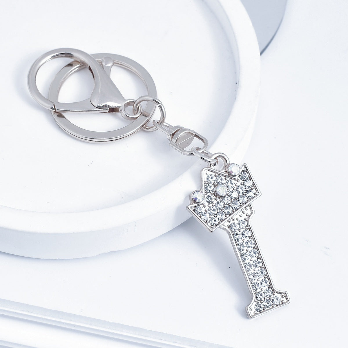 Wholesale Stylish Rhinestone 26 Letter Keychain Zinc Alloy Silver Metal Pendant Car Backpack Accessory Fashion Jewelry Gift For Resale
