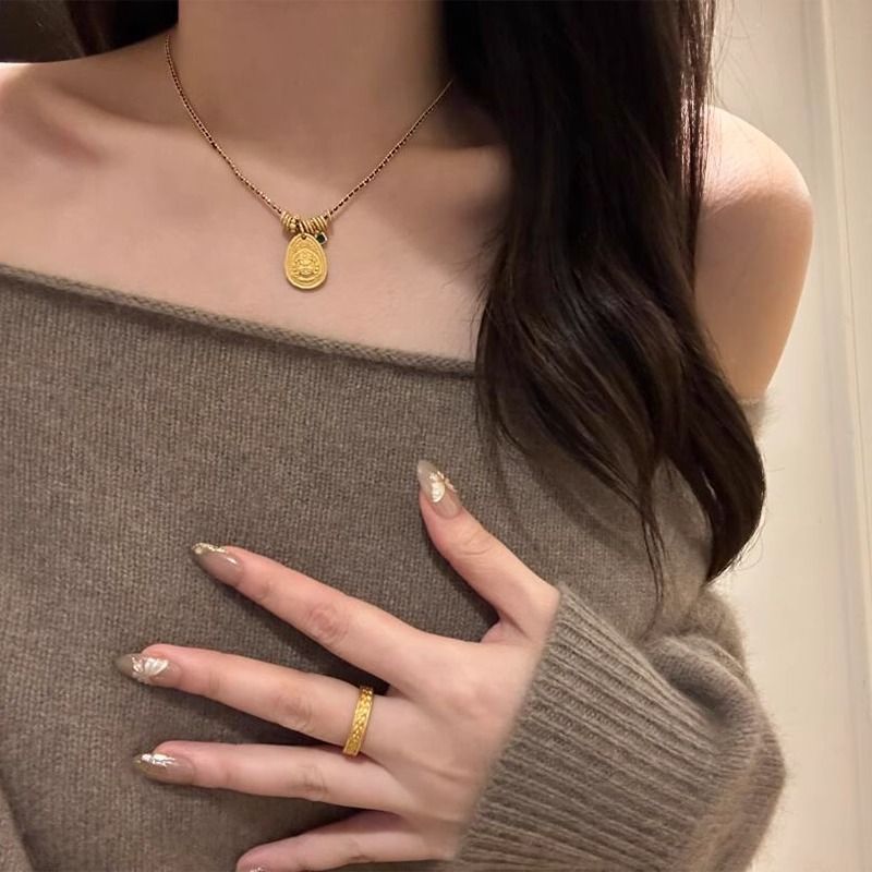 Wholesale retro light luxury round sweater necklace