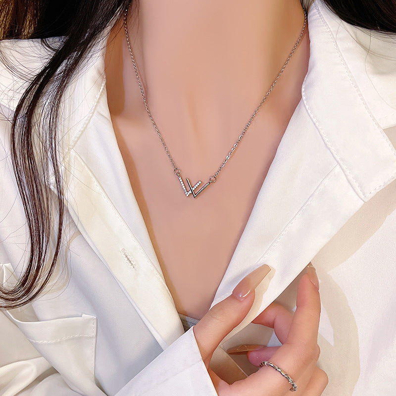 Wholesale titanium steel light luxury letter clavicle necklace