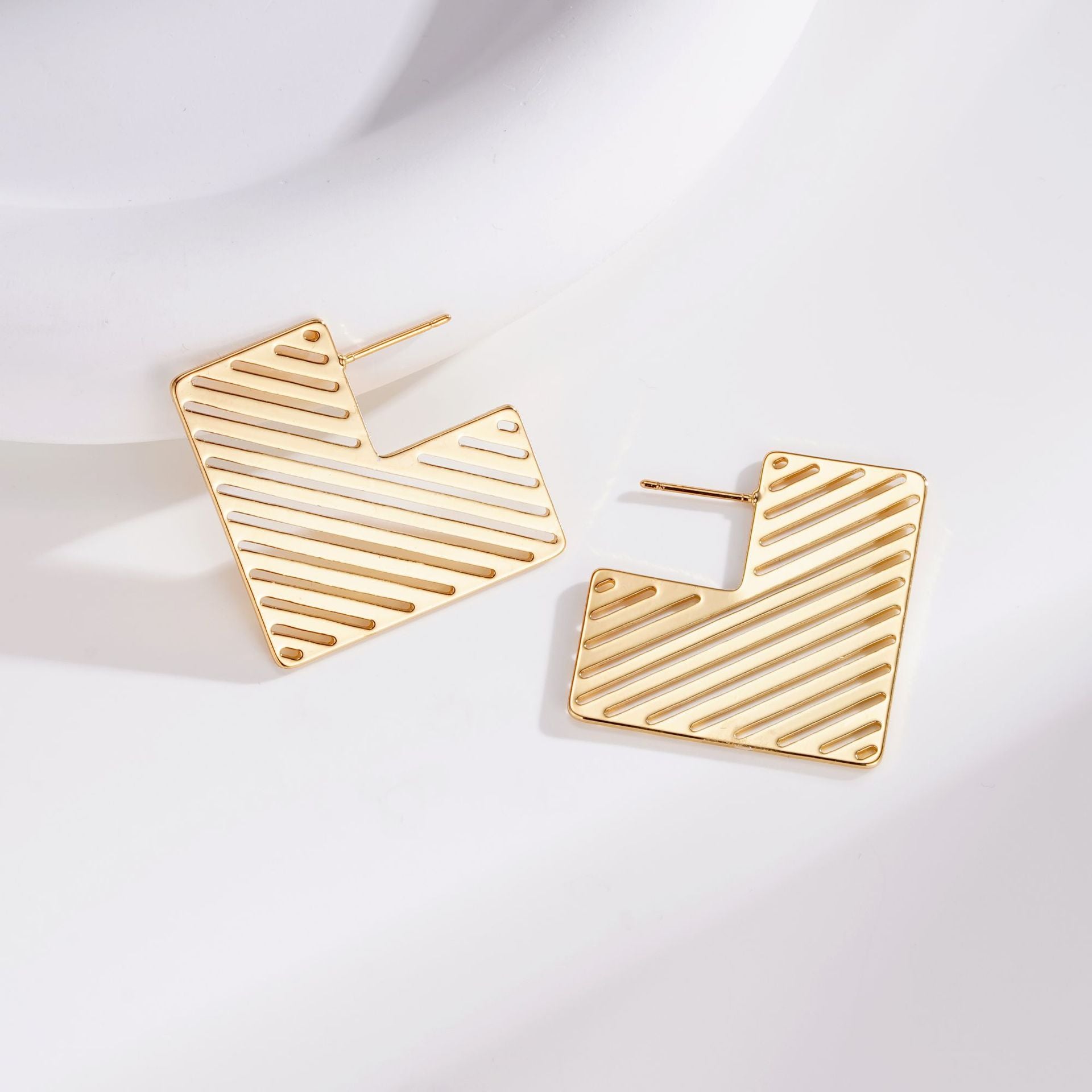 Wholesale  exaggerated love earrings